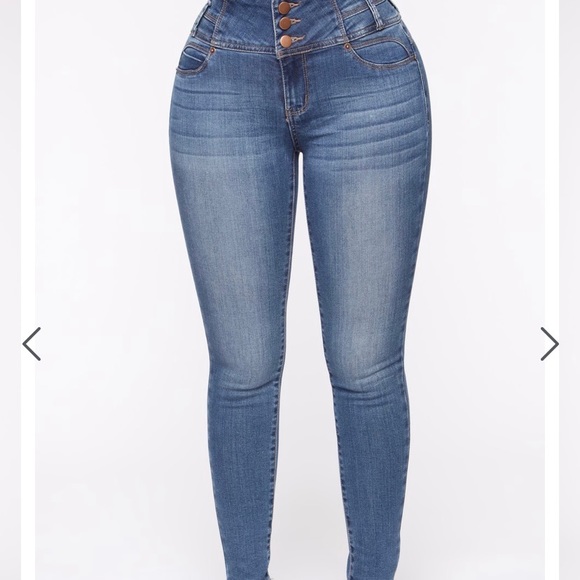 Fashion nova Trophy booty lifting Jeans - Picture 3 of 8